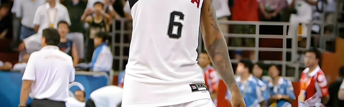 詹姆斯还是现役球员却入选名人堂！除了保罗、再没人做到！